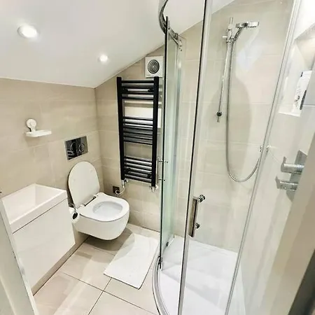 Luxurious 2 Bedroom Flat In London