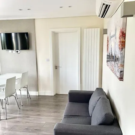 Apartment Luxurious 2 Bedroom Flat In *
