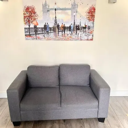 Luxurious 2 Bedroom Flat In