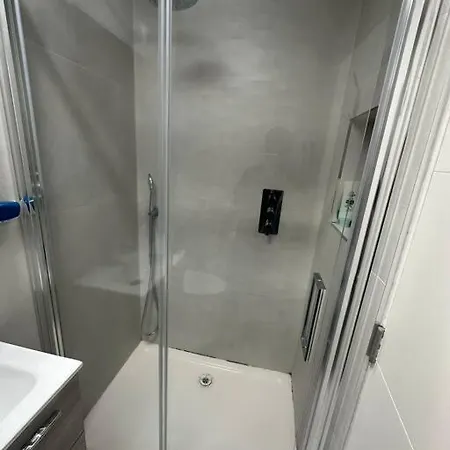 Apartment Luxurious 2 Bedroom Flat In