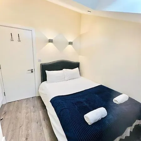 Apartment Luxurious 2 Bedroom Flat In *