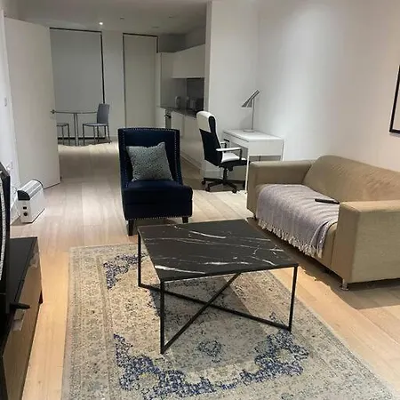 Stunning 2 Bedroom Apartamento
