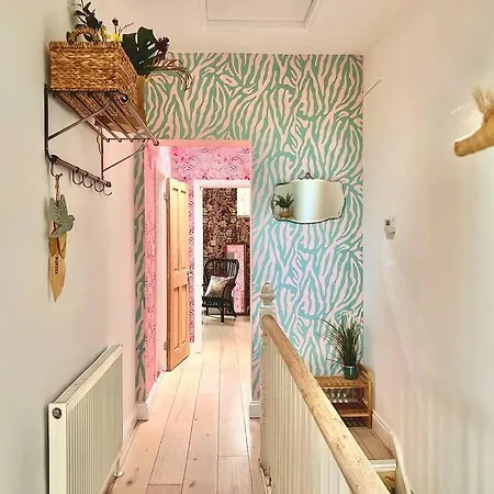 Urban Retreat In Apartment London
