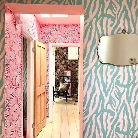 Urban Retreat In Apartment London