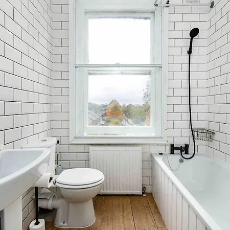 Cosy 2 Bed Flat In East Apartment *