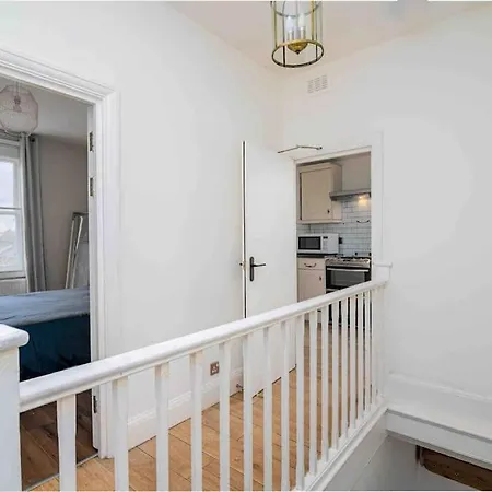 Cosy 2 Bed Flat In East Apartment *
