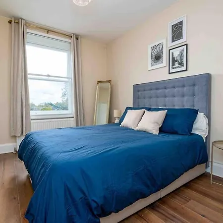 Apartment Cosy 2 Bed Flat In East *