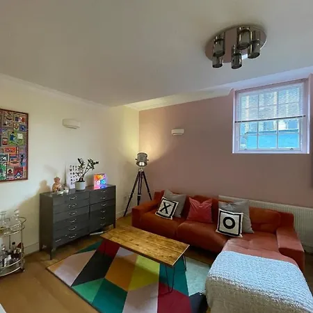 Chic Victorian Flat In Private Estate - Mile End! * London