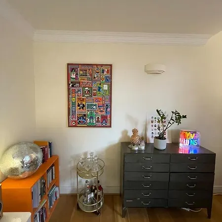 Apartment Chic Victorian Flat In Private Estate - Mile End!