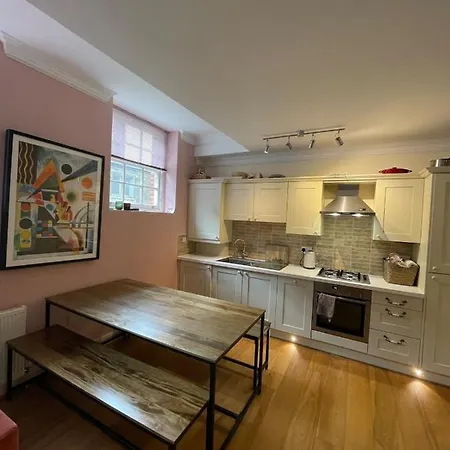 Chic Victorian Flat In Private Estate - Mile End! London