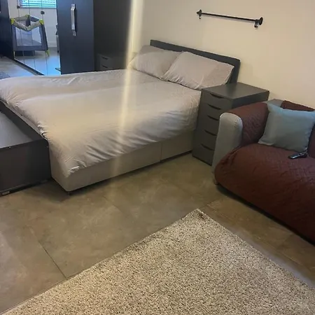 50a Green Lane Guest house *
