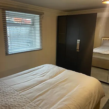 50a Green Lane Guest house *