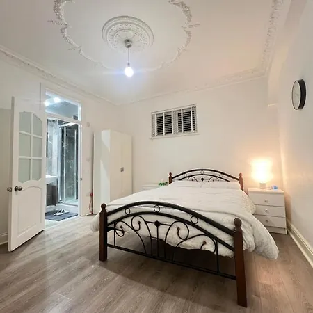 Guest house Stayeasy En-suite *