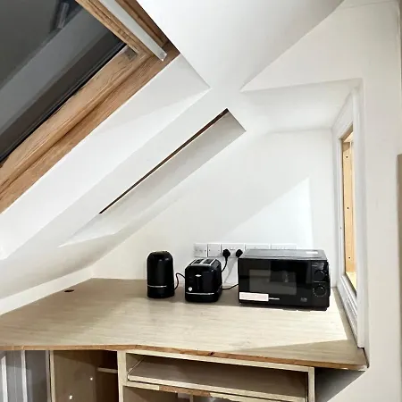 Stayeasy En-suite Guest house