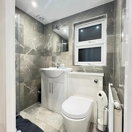 Stayeasy En-suite *