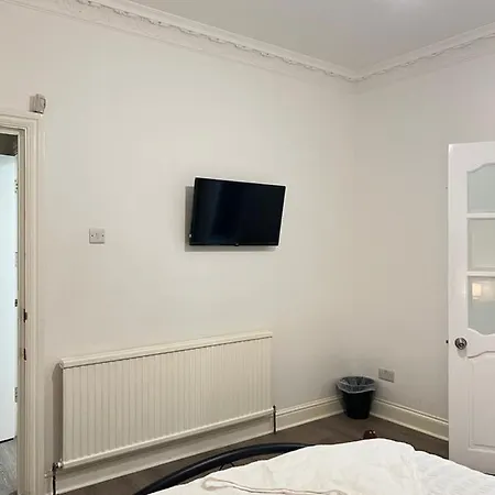 Stayeasy En-suite Guest house *