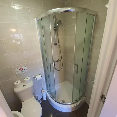 Ilford Guest house *