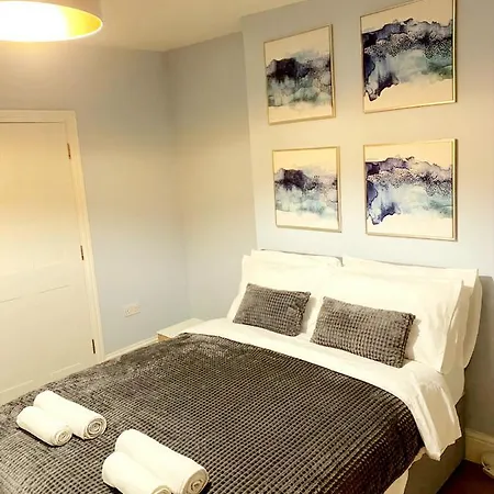 Stylish 2 Bedroom Sleeps 5 - 3 Mins Walk To Mile End Station Apartment
