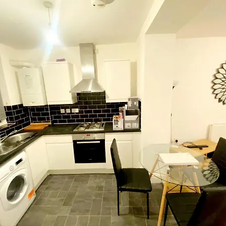 Apartment Stylish 2 Bedroom Sleeps 5 - 3 Mins Walk To Mile End Station