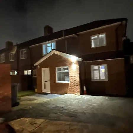 3rd Flat With Private Toilet And Bathroom Setup For Family Enjoyment 134 Keedonwood Road *
