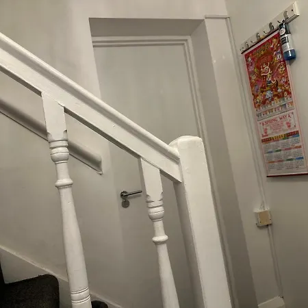 3rd Flat With Private Toilet And Bathroom Setup For Family Enjoyment 134 Keedonwood Road Homestay