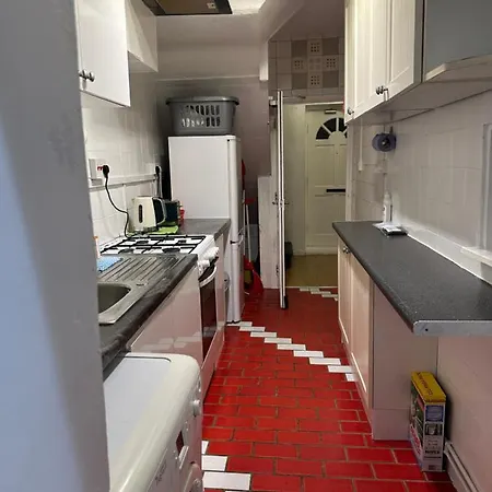 Homestay 3rd Flat With Private Toilet And Bathroom Setup For Family Enjoyment 134 Keedonwood Road