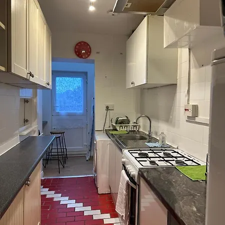 Homestay 3rd Flat With Private Toilet And Bathroom Setup For Family Enjoyment 134 Keedonwood Road *
