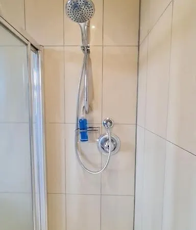 Сasa de vacaciones Luxury London House Sleeps X 16, Free Parking, Free Wifi, Garden Patio, Close To Tube Line Easy Access To London *