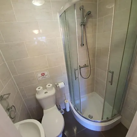 Ilford Guest house *