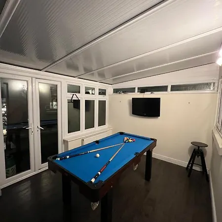 Entire 3 Bedroom End Of Terrace House! * Thamesmead (Greater London)