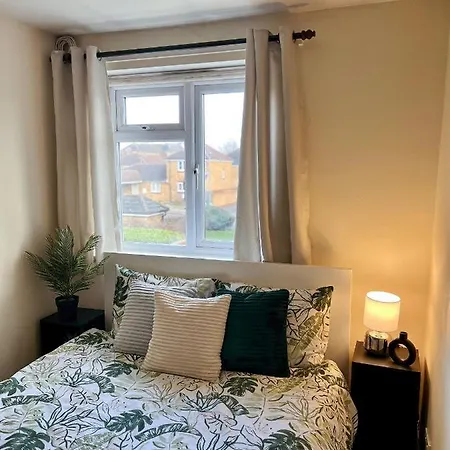 Apartment Entire 3 Bedroom End Of Terrace House! Thamesmead (Greater London)
