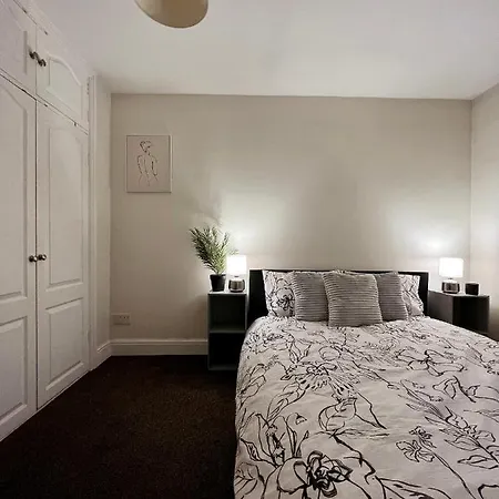 Entire 3 Bedroom End Of Terrace House! Apartment Thamesmead (Greater London)
