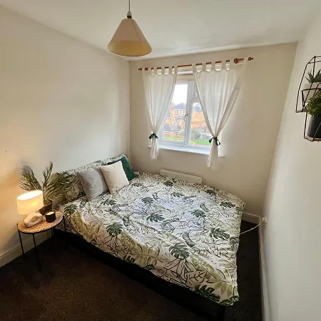 Entire 3 Bedroom End Of Terrace House! * Thamesmead (Greater London)