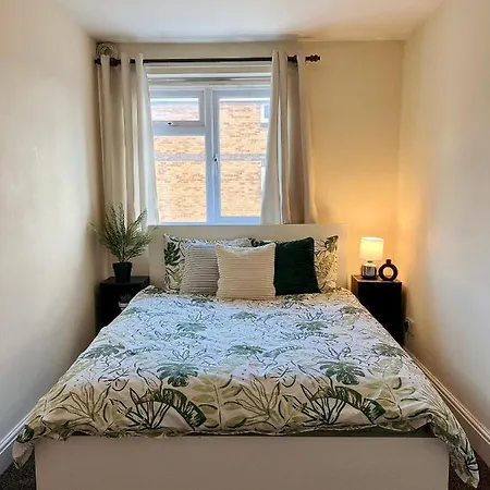 Entire 3 Bedroom End Of Terrace House! Apartment Thamesmead (Greater London)
