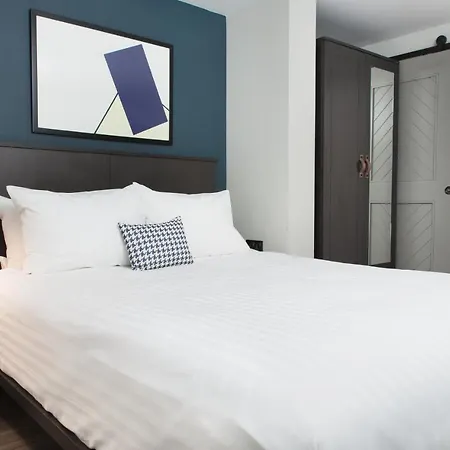 Hotel By Marriott Tower Bridge 4*