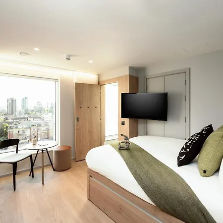 Wilde Aldgate Tower Bridge