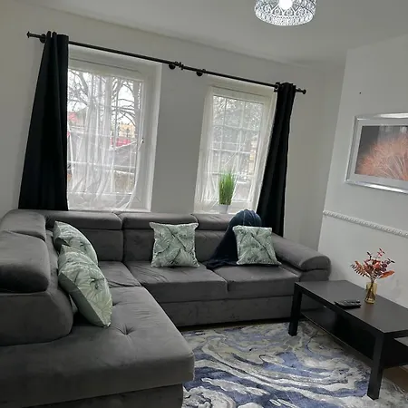 2 Bedroom Flat, 2 Minutes Walk To Bethnalgreen Station, Apartment *
