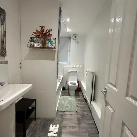 2 Bedroom Flat, 2 Minutes Walk To Bethnalgreen Station, *