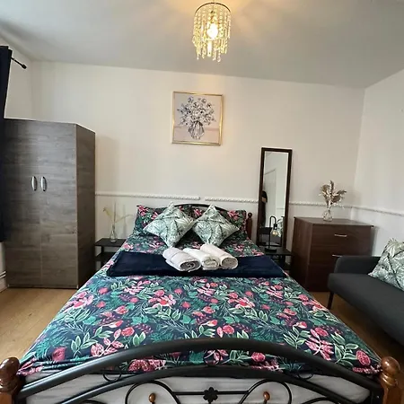 2 Bedroom Flat, 2 Minutes Walk To Bethnalgreen Station,