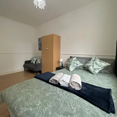 2 Bedroom Flat, 2 Minutes Walk To Bethnalgreen Station, London