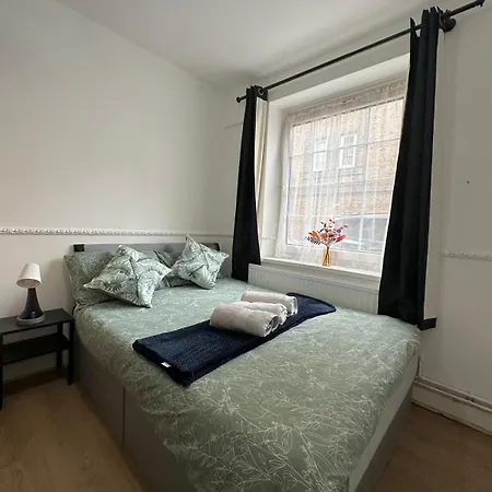 2 Bedroom Flat, 2 Minutes Walk To Bethnalgreen Station, *