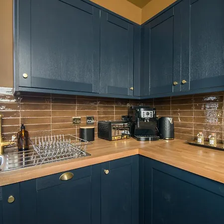Apartment Lux Versace 1 Bed, Hot Tub, Pool Table, Sky Tv
