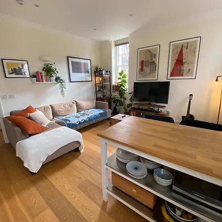 Stylish Bohemian 2bd Flat Mile End Park!