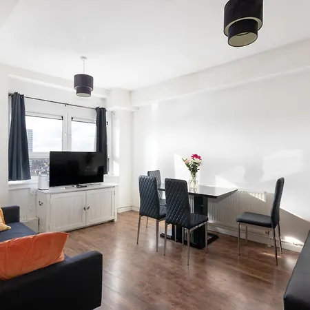 2 Bed Bethnal Penthouse * Londyn
