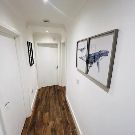 Luxury Near Centre, Near Train Station, E1 Apartment