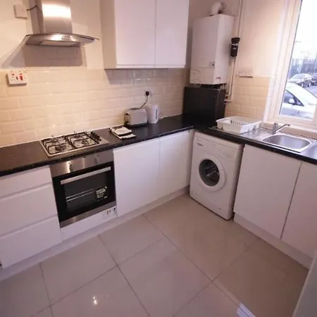 Double Near Canary Wharf 28