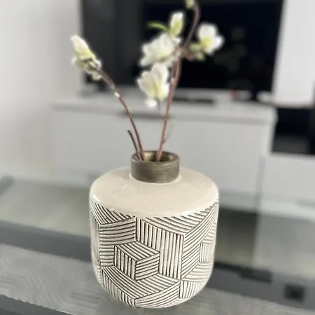 Modern Two Bedroom With Super Fast Wifi *
