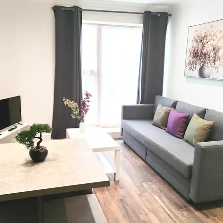 Luxury Near Centre, Near Train Station, E1 Apartment