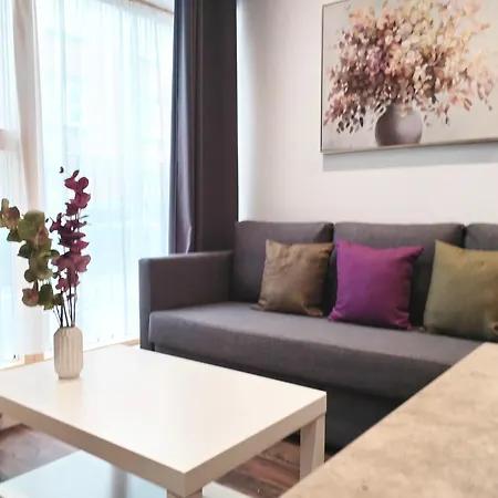 Luxury Near Centre, Near Train Station, E1 Apartment *