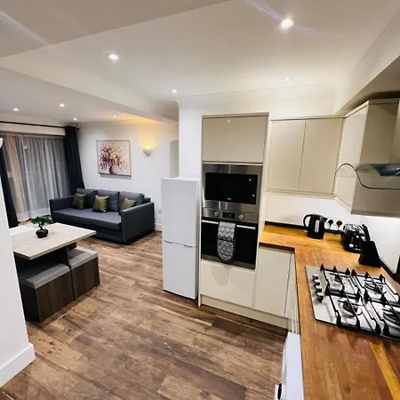 Luxury Near Centre, Near Train Station, E1 Apartment